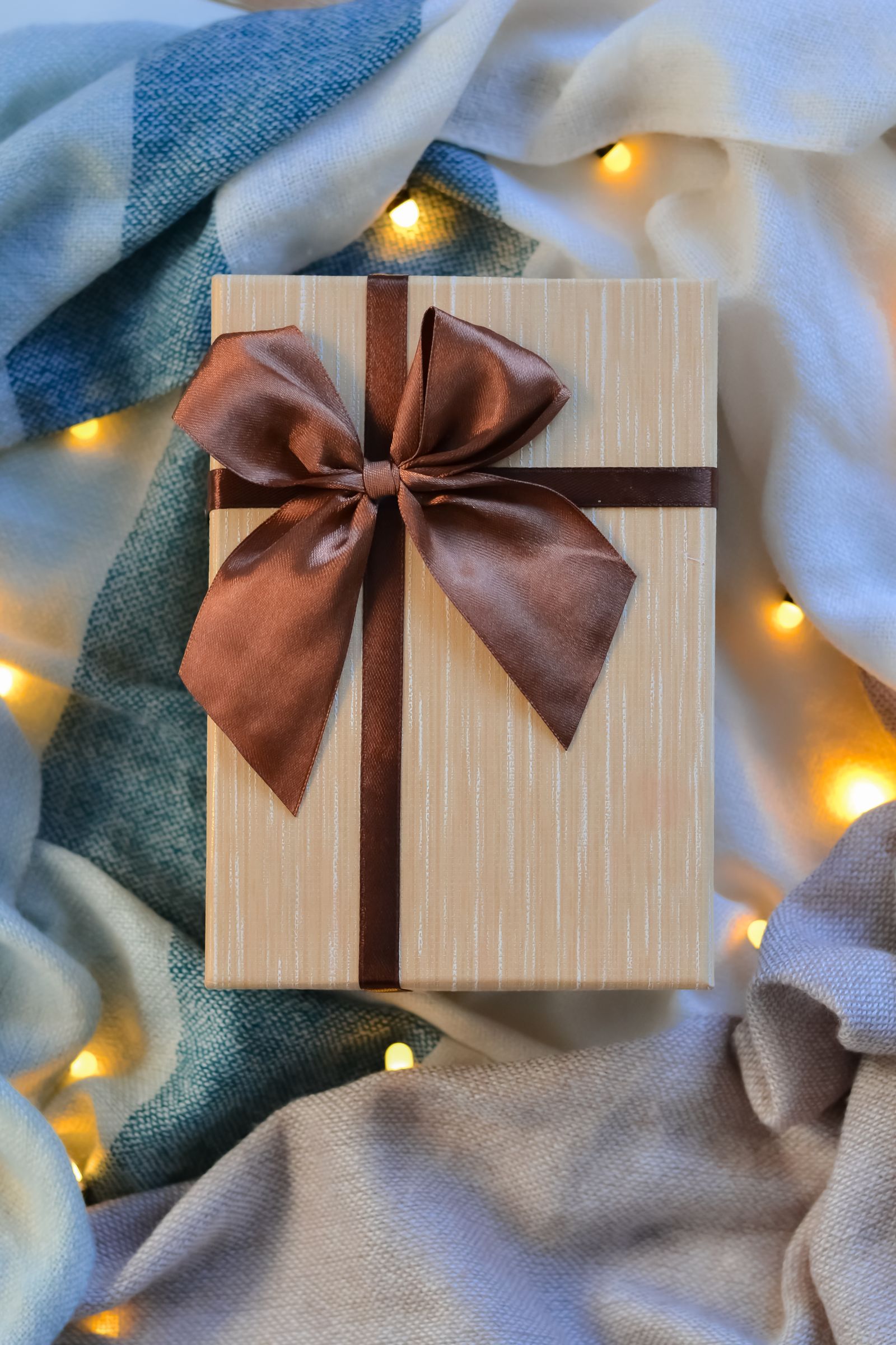 Bridesmaid Gift Ideas 2026: Crystal Diffuser Sets They’ll Love — elegant ribbon-wrapped gift box