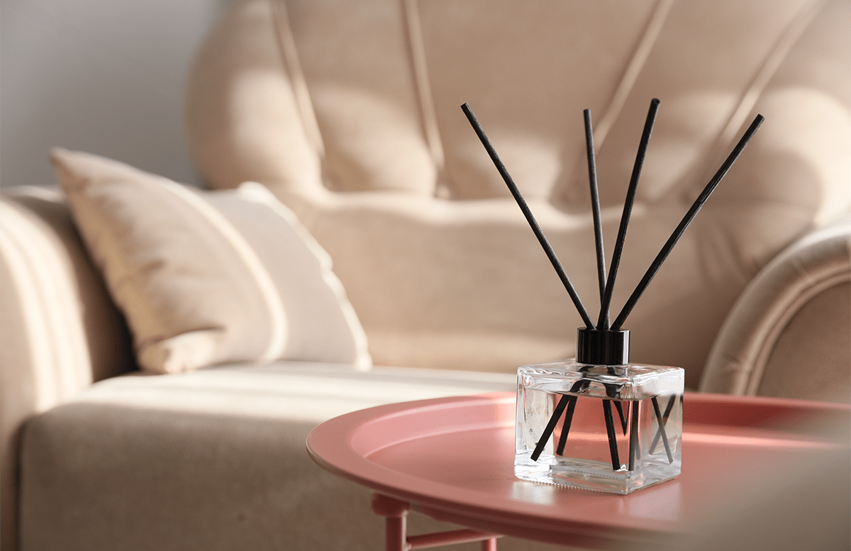 How to Make Your Home Smell Like a Luxury Hotel - Elle Cadeaux