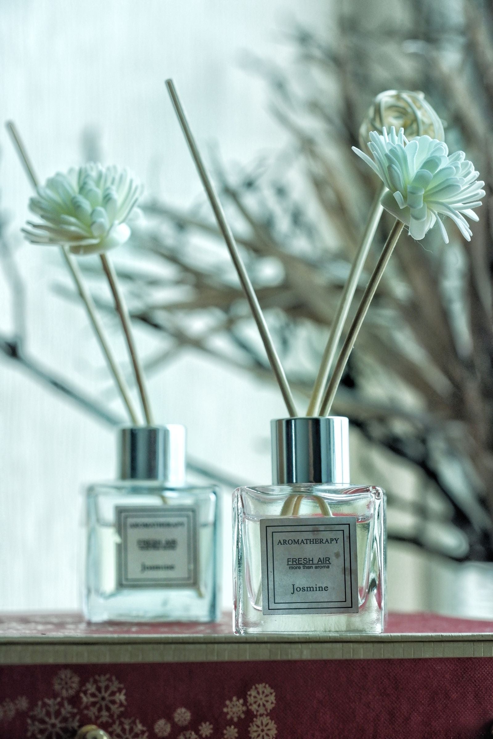 How to Choose the Perfect Reed Diffuser for Every Room — reed diffuser with white flowers for home fragrance